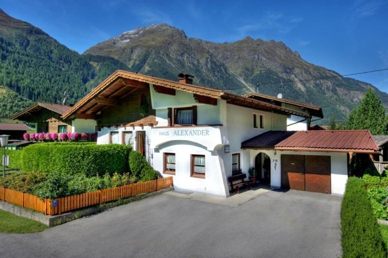 Haus Alexander Apartment Längenfeld Exterior photo